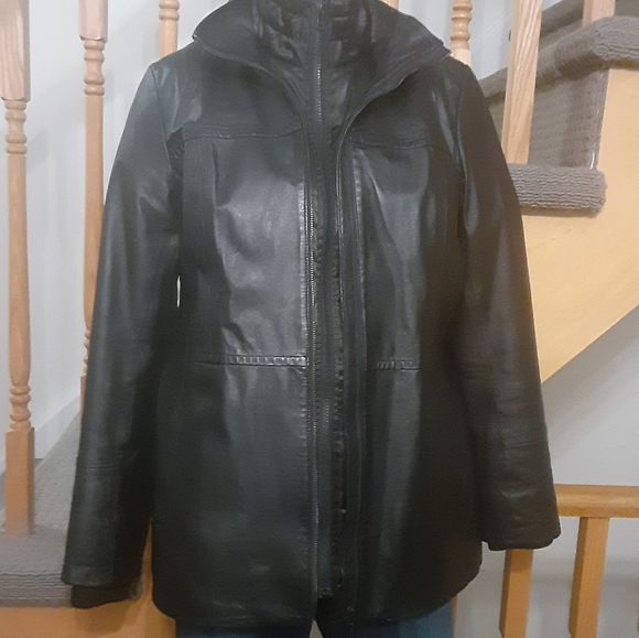 Danier Leather Balck Jacket/ Coat- Women's Size Small- Like New - Picture 3 of 9